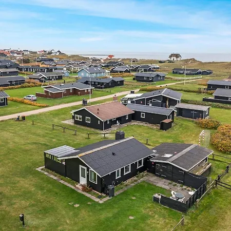 Charming Retreat In Furreby - By Traum *